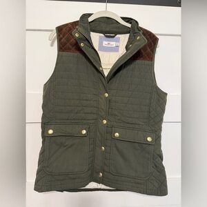 Vineyard Vines Quilted Vest Women’s M Olive Green Brown Suede Shoulder Patches